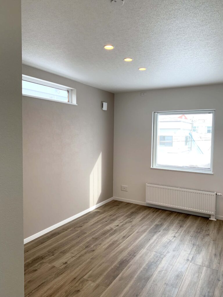 落ち着いた雰囲気の2階寝室