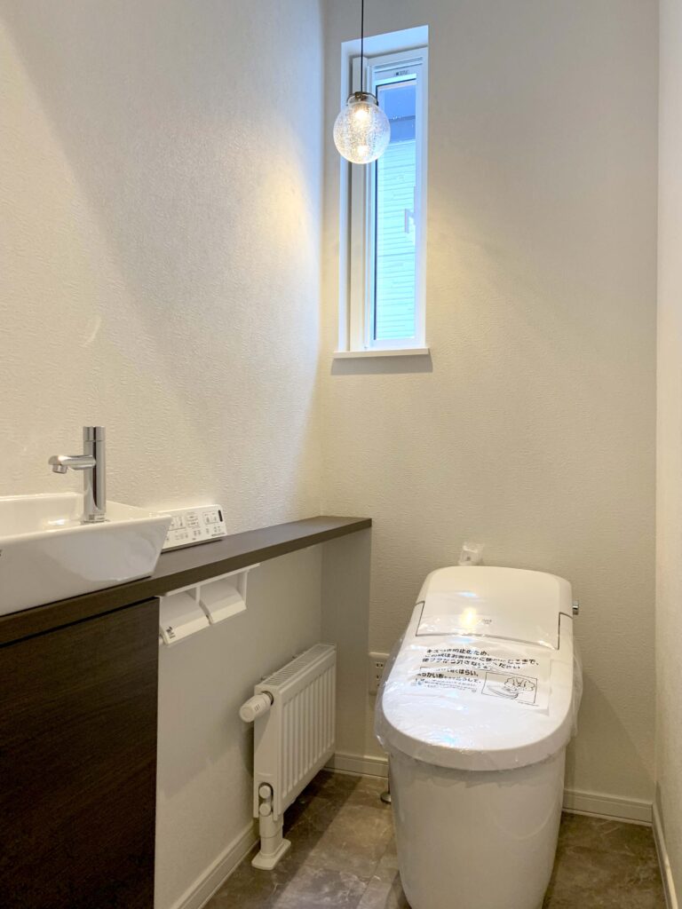 落ち着きのあるお洒落なトイレ