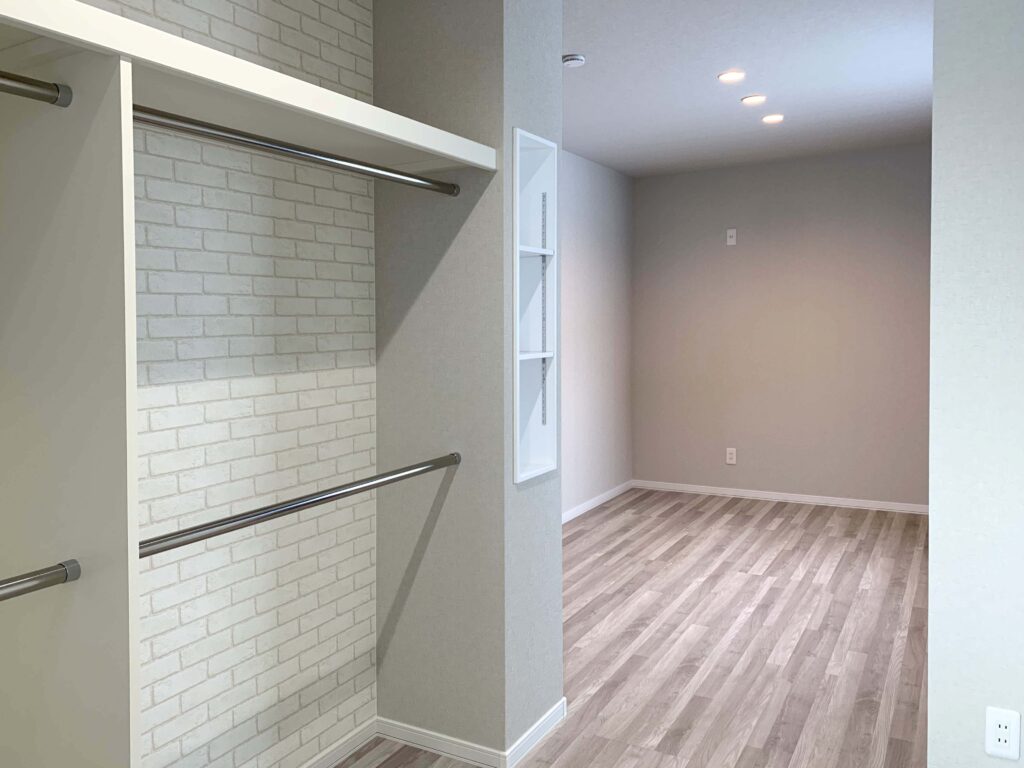 収納力のあるウォークインクローゼット付の2階主寝室