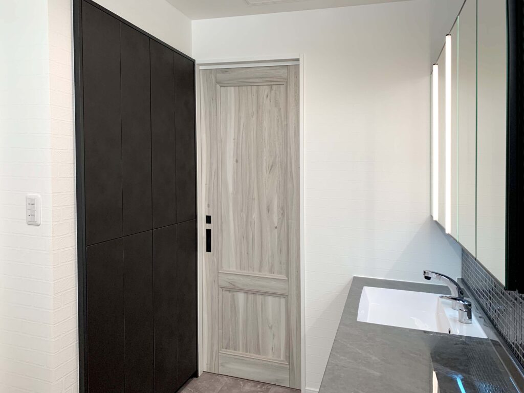 収納力抜群の1階脱衣室