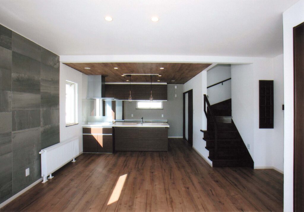 高い天井とお洒落な雰囲気が心地いい！快適で居心地抜群の住まい