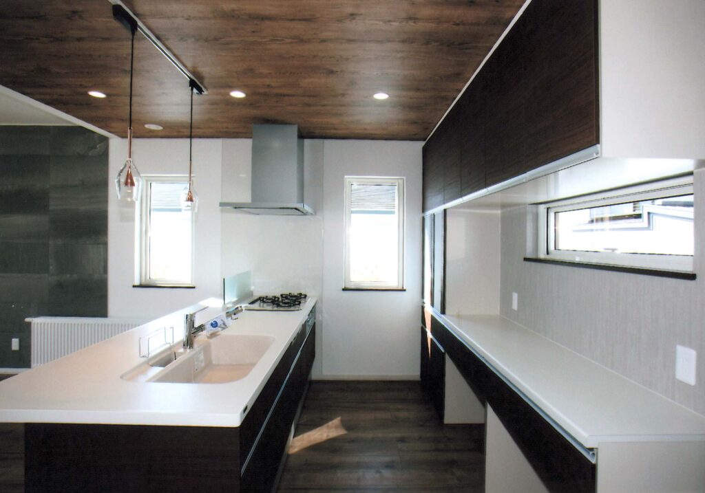 高い天井とお洒落な雰囲気が心地いい！快適で居心地抜群の住まい