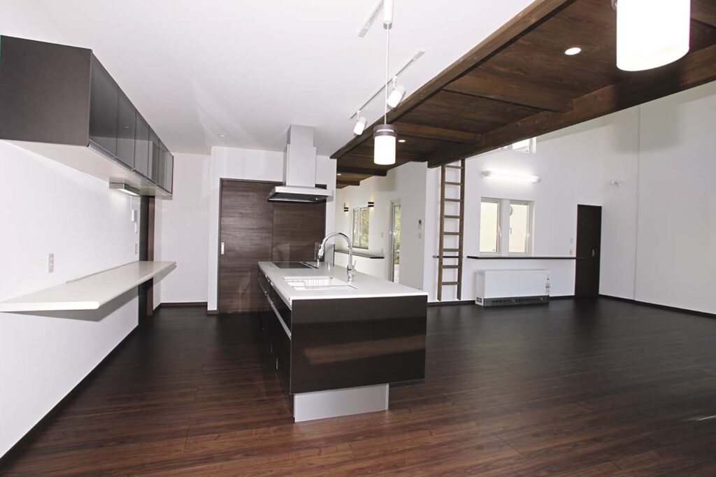 洗練された空間デザインの平家建てオール電化住宅