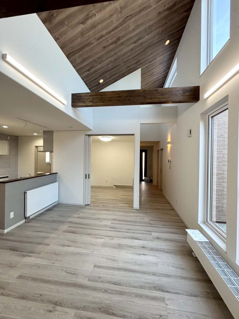 開放感のある広々とした室内空間!お洒落で住みやすい平屋造りの家